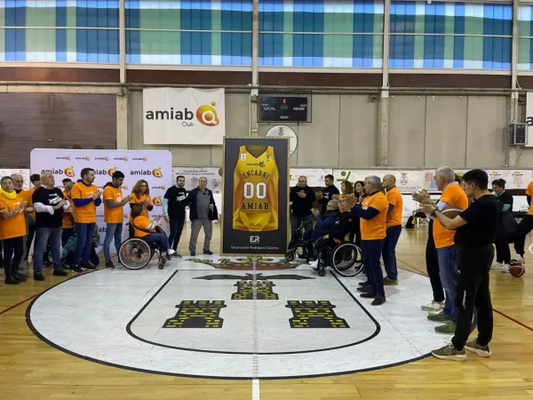 El Gobierno regional homenajea a Encarni, recientemente fallecida, presidenta de AMIAB