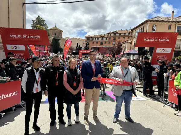 El consejero de Educación, Cultura y Deportes, en la salida de Molina de Aragón