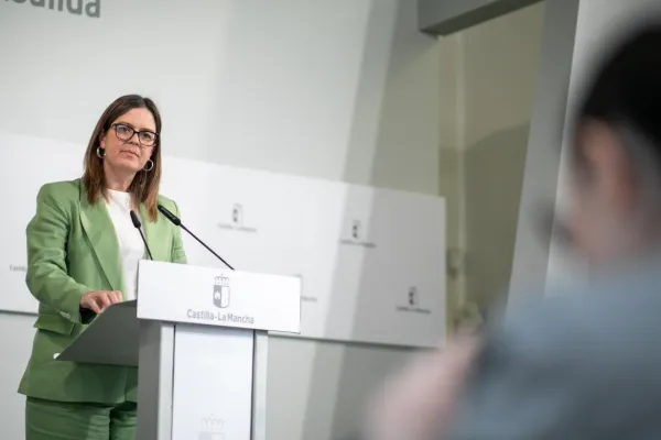 La portavoz del Gobierno, anunciando el plan