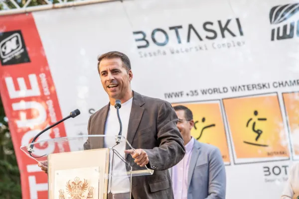 El director general de Juventud y Deportes en la presentación del Campeonato
