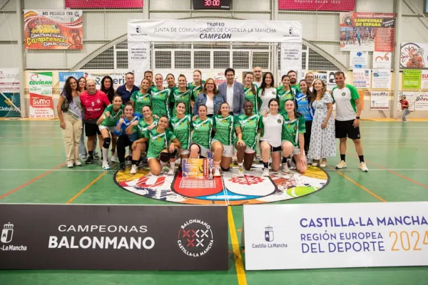 Equipo campeón Trofeo JCCM balonmano