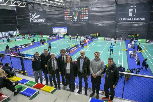 Comienzo del Cto. de Badminton en el Rafael del Pino