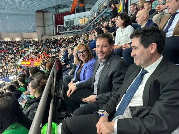 La viceconsejera durante uno de los partidos internacionales celebrados