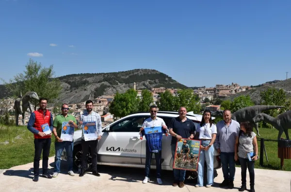 Posado con Cartel de la prueba