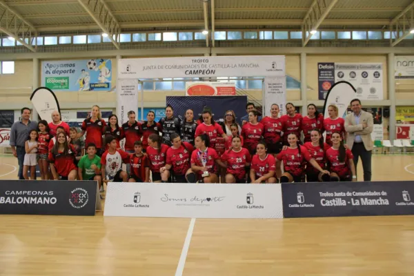 foto de podio en balonmano femenino