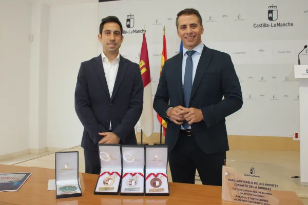 El director general presentando el Mérito deportivo 2025