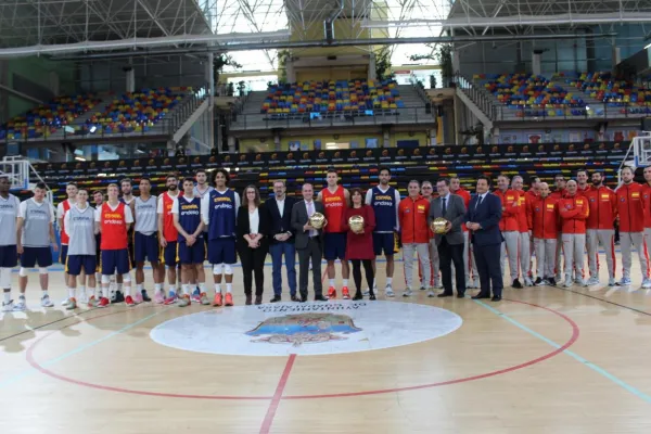 La directora general de Juventud y Deportes, Noelia Pérez, asiste a varios actos organizados por el Ayuntamiento de Guadalajara con motivo de la presencia de la selección española de Baloncesto en esta ciudad La directora general de Juventud y Deporte La directora general de Juventud y Deportes, Noelia Pérez, asiste a varios actos organizados por el Ayuntamiento de Guadalajara con motivo de la presencia de la selección española de Baloncesto en esta ciudad La directora general de Juventud y Deportes, Noelia Pérez, asiste a varios actos organizados por el Ayuntamiento de Guadalajara