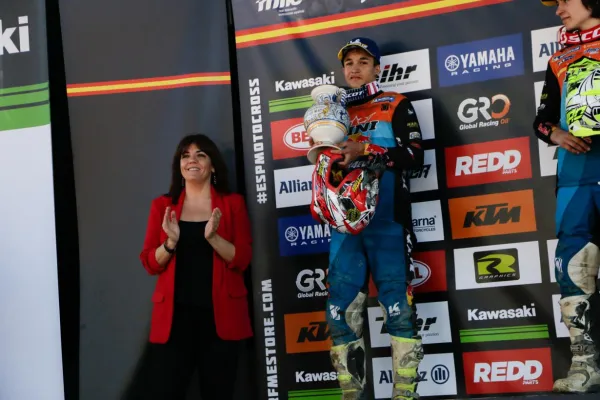 La directora general de Juventud y Deportes, Noelia Pérez, ha asistido al Campeonato de España de Motocross celebrado en Talavera de la Reina