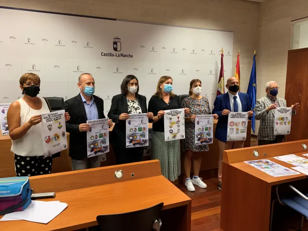 La consejera de Educación, Cultura y Deportes en la presentación del Trofeo JCCM, junto a los responsables federativos La consejera de Educación, Cultura y Deportes en la presentación del Trofeo JCCM