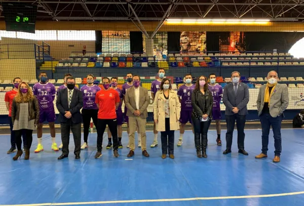 El Quabit Guadalajara de balonmano, junto a la viceconsejera de Cultura y Deportes El Quabit Guadalajara de balonmano, junto a la viceconsejera de Cultura y Deportes