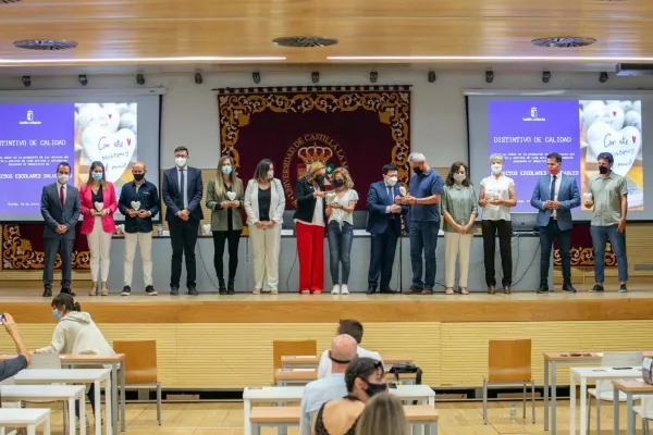Acto de entrega del corazón a los Proyectos Escolares Saludables Acto de entrega del corazón a los Proyectos Escolares Saludables