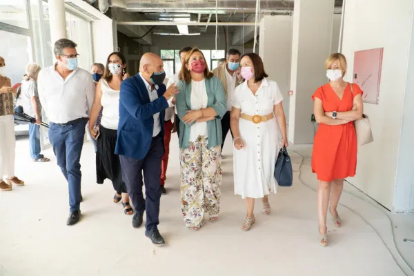 La consejera de Educación, Cultura y Deportes en la visita a las instalaciones de la federación de fútbol La consejera de Educación, Cultura y Deportes en la visita a las instalaciones de la federación de fútbol