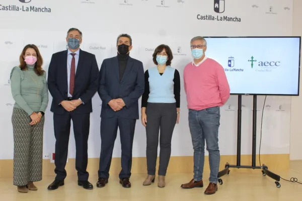 El Gobierno de Castilla-La Mancha y la AECC de Ciudad Real contribuyen conjuntamente a generar hábitos de vida saludable en el ámbito escolar El Gobierno de Castilla-La Mancha y la AECC de Ciudad Real contribuyen conjuntamente a generar hábitos de vida saludable en el ámbito escolar