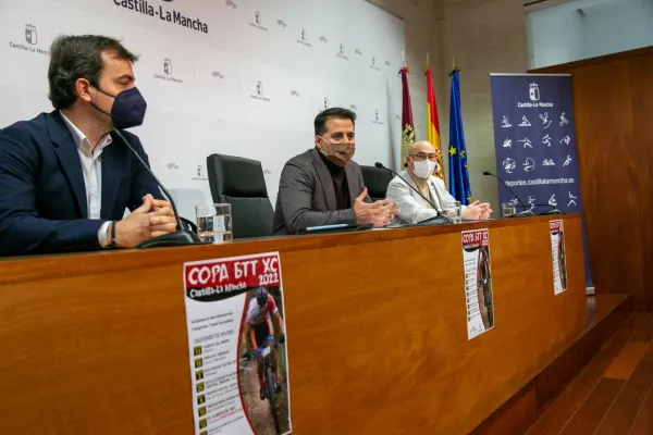 El director general de Juventud y Deportes presentando la Copa BTT El director general de Juventud y Deportes presentando la Copa BTT