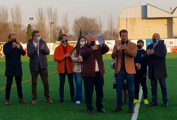 Toribio Santos recogiendo el mérito deportivo concedido por la dirección general de Juventud y Deportes Toribio Santos recogiendo el mérito deportivo concedido por la dirección general de Juventud y Deportes