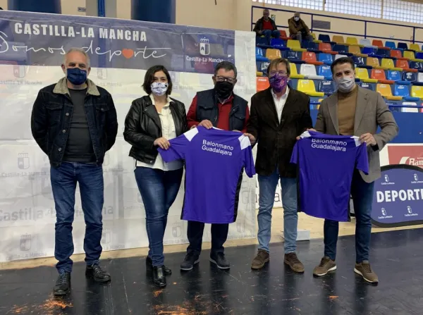La viceconsejera de Cultura y Deportes y el director general de Juventud y Deportes en el Cto. inclusivo. La viceconsejera de Cultura y Deportes y el director general de Juventud y Deportes en el Cto. inclusivo.