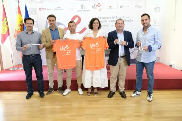 La viceconsejera de Cultura y Deporte y el director general en la presentación de la segunda carrera del circuito 40º aniversario La viceconsejera de Cultura y Deporte y el director general en la presentación de la segunda carrera del circuito 40º aniversario