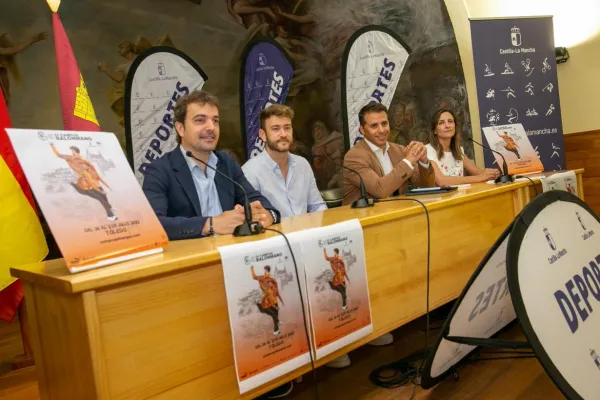 El director general de Juventud y Deportes asiste a la presentación del IV Campus de Balonmano ‘Gonzalo Pérez de Vargas’. El director general de Juventud y Deportes asiste a la presentación del IV Campus de Balonmano ‘Gonzalo Pérez de Vargas’.