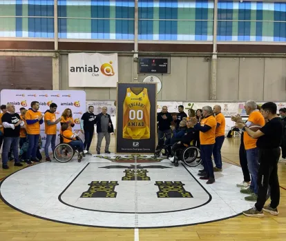 El Gobierno regional homenajea a Encarni, recientemente fallecida, presidenta de AMIAB