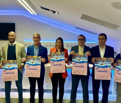 La consejera, Barbara Torijano, presentando el Cto. Regional adaptado en Guadalajara