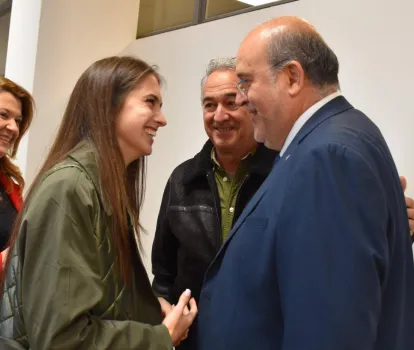 El vicepresidente anuncia el reconocimiento al mérito de las deportistas Mónica y Marta Plaza