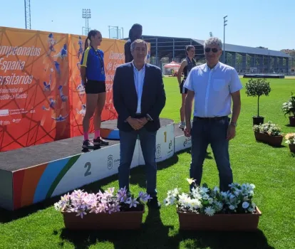 El delegado provincial en la entrega de premios del Cto. de España Universitario de Atletismo
