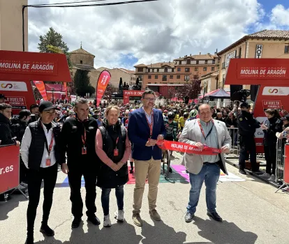 El consejero de Educación, Cultura y Deportes, en la salida de Molina de Aragón