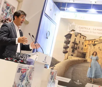 El vicepresidente segundo, presentando la prueba de Cózar