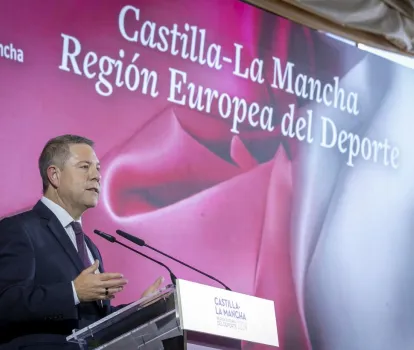 El presidente Page durante el acto de clausura de Castilla-La Mancha como Región Europea del Deporte