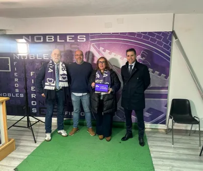 La viceconsejera con los responsables del club de fútbol