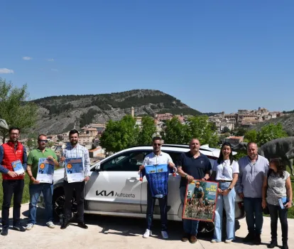 Posado con Cartel de la prueba