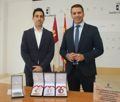 El director general presentando el Mérito deportivo 2025