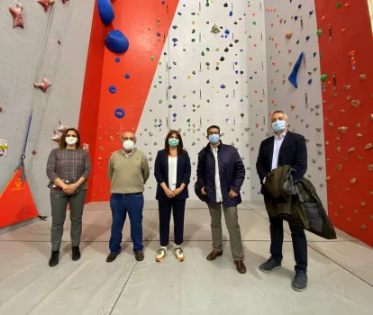 La directora general de Juventud y Deportes con su homólogo de Aragón y los responsables de la federación