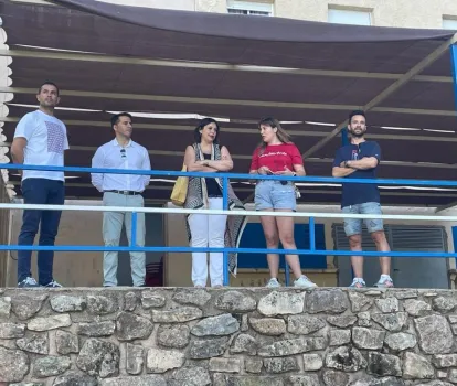 La viceconsejera de Cultura y Deportes y el director general en el Alonso Quijano