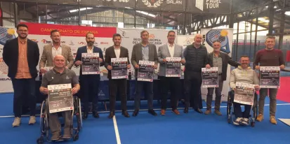 El delegado de Educación, Cultura y Deporte de Ciudad Real, presentando el Cto. Nacional de pádel adaptado