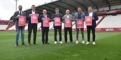 Foto de los representantes institucionales