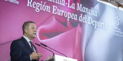 El presidente Page durante el acto de clausura de Castilla-La Mancha como Región Europea del Deporte