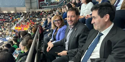 La viceconsejera durante uno de los partidos internacionales celebrados